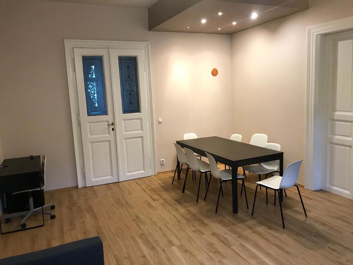Valentine'S National Museum Apartments Praha Bagian luar foto